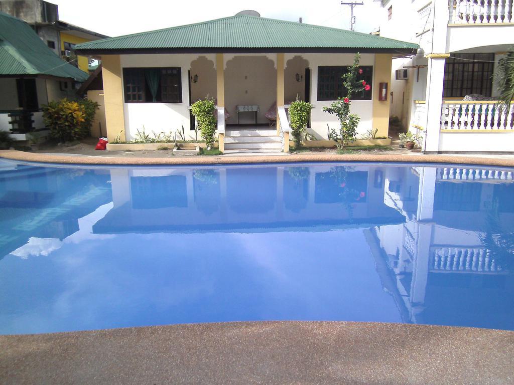 Seashore Beach Resort Puerto Galera Buitenkant foto
