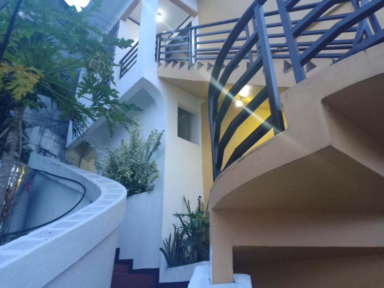 Seashore Beach Resort Puerto Galera Buitenkant foto